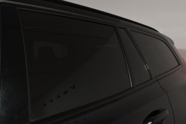 Volvo V60 T6 350PK Automaat Plug-in hybrid AWD Ultra Dark / Adaptieve Cruisecontrol / Panoramadak / Stoelverwarming v+a / Stuurverwarming / 360 Camera / Elektrische Stoelen / Head-up Display / 19"