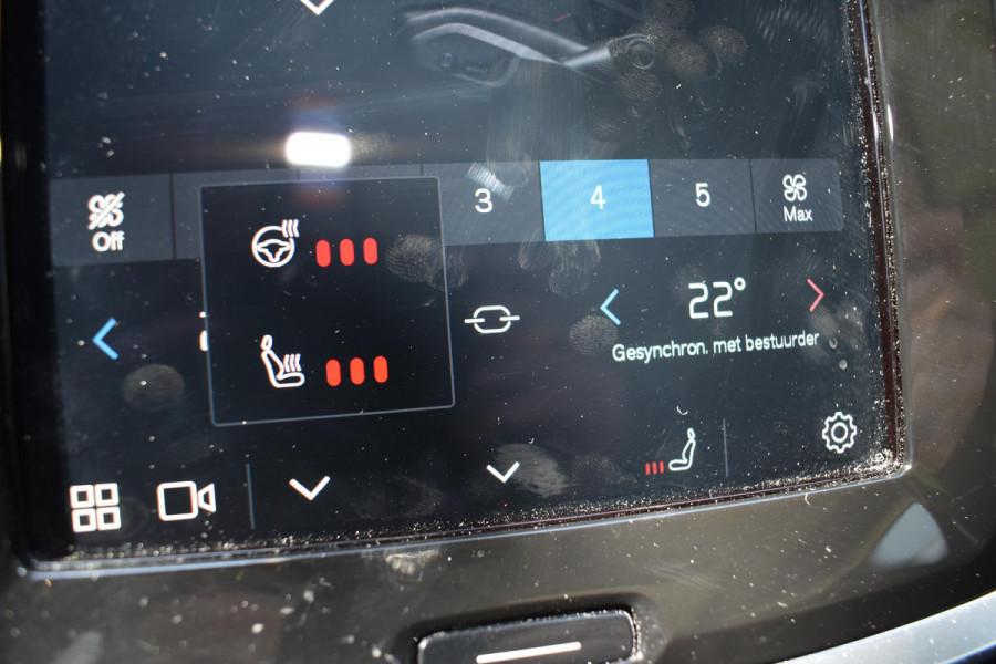 Volvo V60 T6 350PK Automaat Plug-in hybrid AWD Ultra Dark / Adaptieve Cruisecontrol / Panoramadak / Stoelverwarming v+a / Stuurverwarming / 360 Camera / Elektrische Stoelen / Head-up Display / 19"
