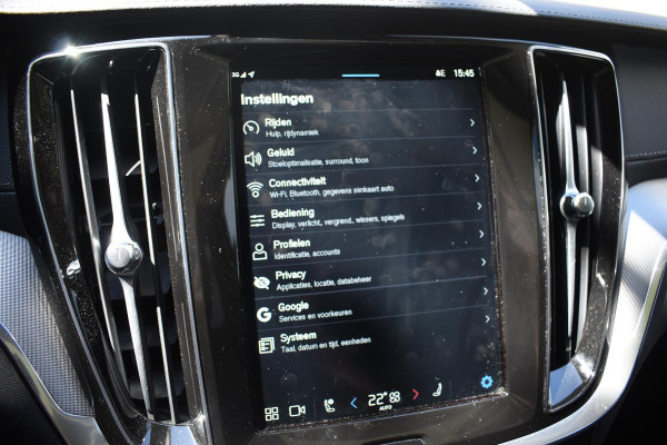 Volvo V60 T6 350PK Automaat Plug-in hybrid AWD Ultra Dark / Adaptieve Cruisecontrol / Panoramadak / Stoelverwarming v+a / Stuurverwarming / 360 Camera / Elektrische Stoelen / Head-up Display / 19"