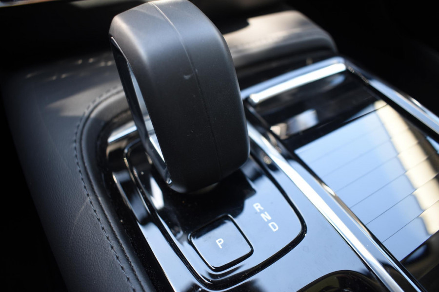 Volvo V60 T6 350PK Automaat Plug-in hybrid AWD Ultra Dark / Adaptieve Cruisecontrol / Panoramadak / Stoelverwarming v+a / Stuurverwarming / 360 Camera / Elektrische Stoelen / Head-up Display / 19"