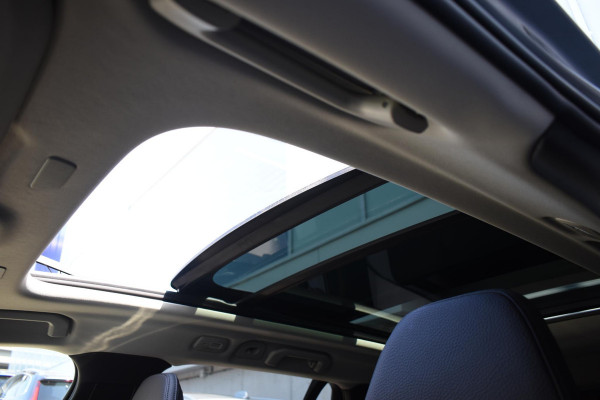 Volvo V60 T6 350PK Automaat Plug-in hybrid AWD Ultra Dark / Adaptieve Cruisecontrol / Panoramadak / Stoelverwarming v+a / Stuurverwarming / 360 Camera / Elektrische Stoelen / Head-up Display / 19"