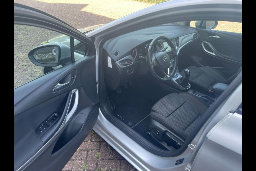 Opel Astra 1.2 Edition / camera / navigatie / trekhaak