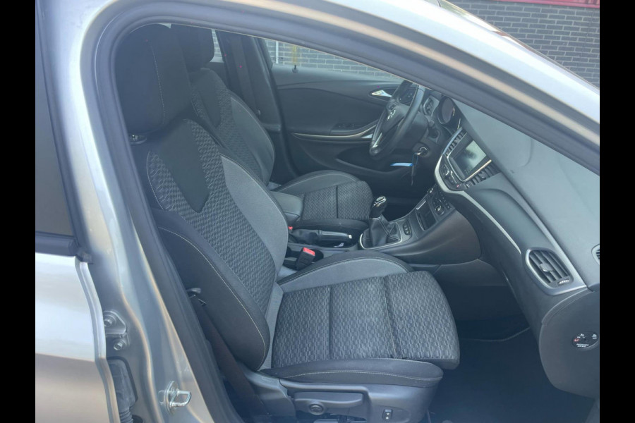 Opel Astra 1.2 Edition / camera / navigatie / trekhaak