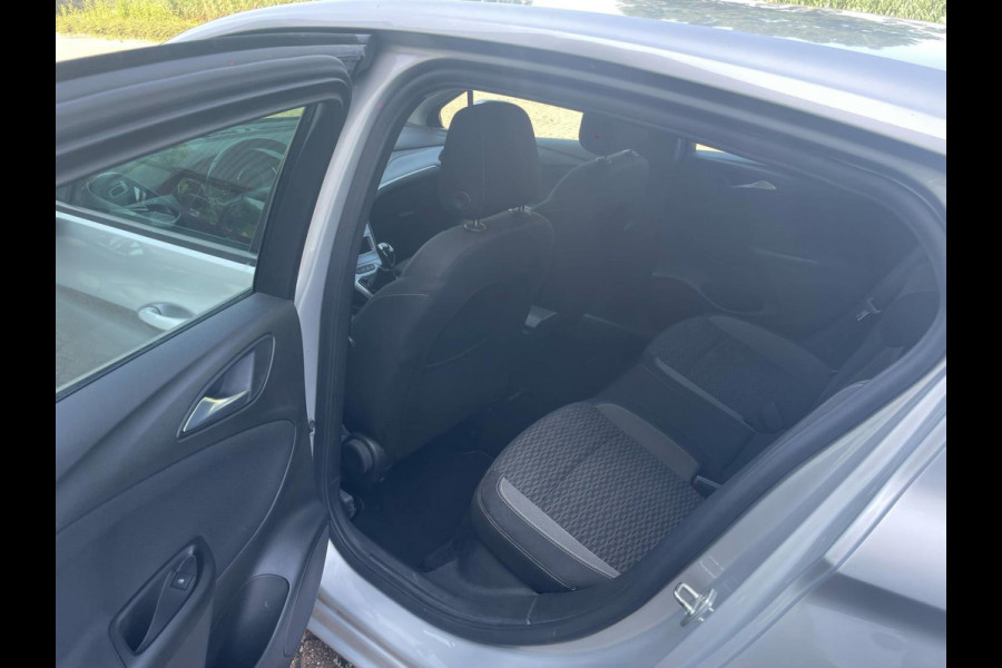 Opel Astra 1.2 Edition / camera / navigatie / trekhaak