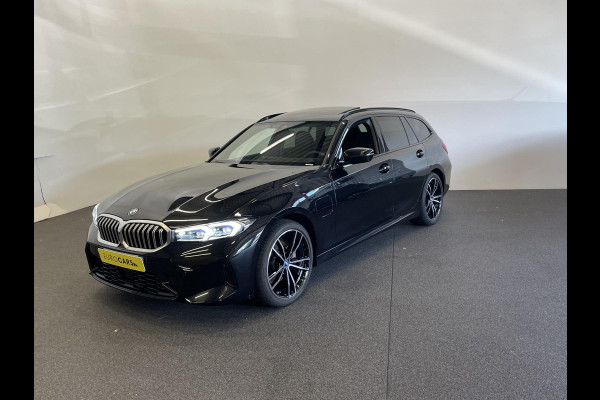 BMW 3 Serie Touring 330e xDrive Panoramadak Adaptive Cruise Innovation Pack Comfort Pack Travel Pack Full Options!