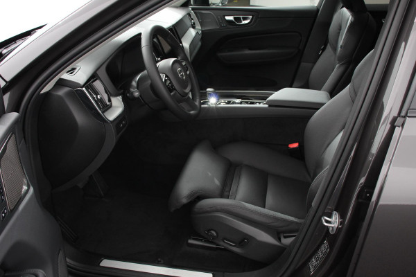Volvo XC60 2.0 T6 Plug-in hybrid AWD Plus Dark Volvo XC60 2.0 Recharge T6 AWD Plus Dark | Leder | Navigatie | Google | Harman Kardon | Panorama dak | Lichtmetalen Velgen 19" | Dab | Stoelverwarming | Camera | Led