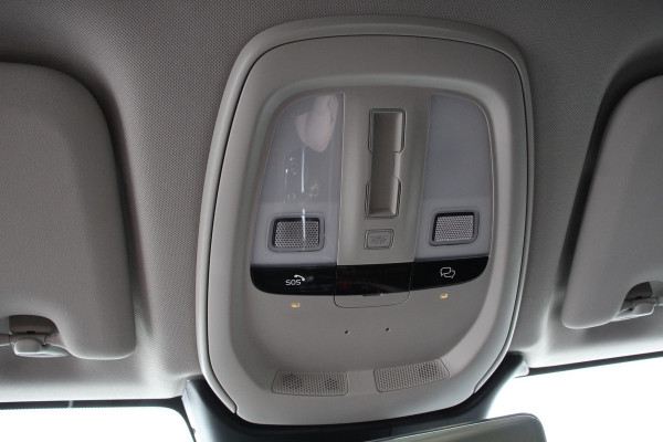 Volvo XC60 2.0 T6 Plug-in hybrid AWD Plus Dark Volvo XC60 2.0 Recharge T6 AWD Plus Dark | Leder | Navigatie | Google | Harman Kardon | Panorama dak | Lichtmetalen Velgen 19" | Dab | Stoelverwarming | Camera | Led
