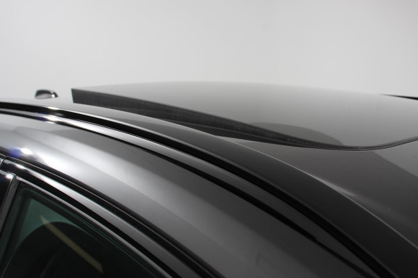 Volvo XC60 2.0 T6 Plug-in hybrid AWD Plus Dark Volvo XC60 2.0 Recharge T6 AWD Plus Dark | Leder | Navigatie | Google | Harman Kardon | Panorama dak | Lichtmetalen Velgen 19" | Dab | Stoelverwarming | Camera | Led