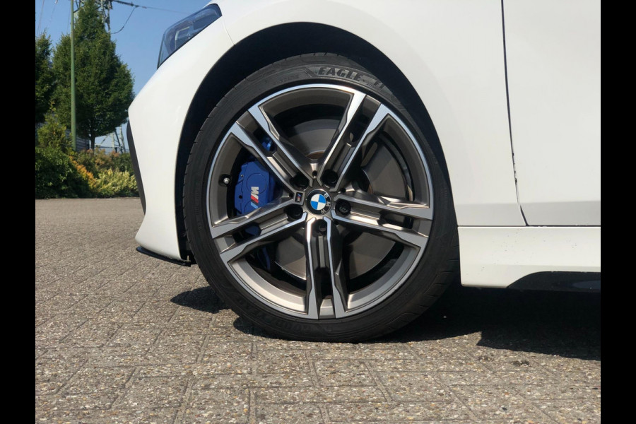 BMW 1-serie M135i xDrive High Executive 306 PK | Alcantara, 18'' M-Velgen, Navi, PDC, Cruise, M-Sport |