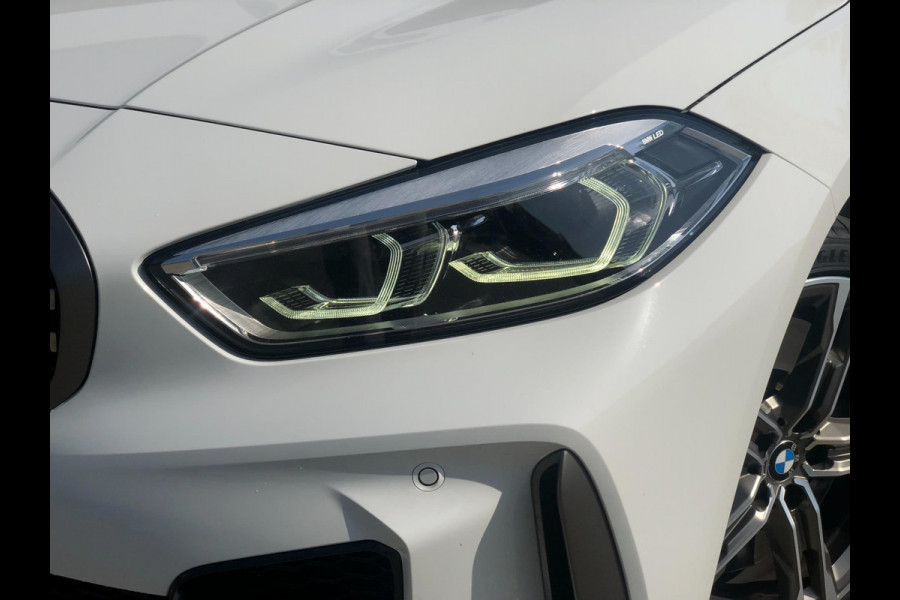 BMW 1-serie M135i xDrive High Executive 306 PK | Alcantara, 18'' M-Velgen, Navi, PDC, Cruise, M-Sport |