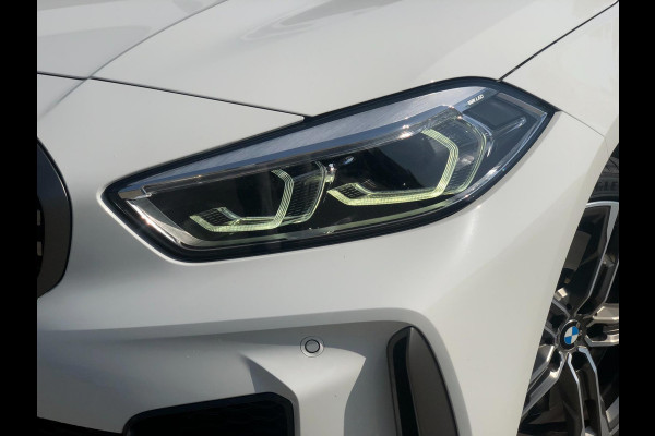BMW 1-serie M135i xDrive High Executive 306 PK | Alcantara, 18'' M-Velgen, Navi, PDC, Cruise, M-Sport |