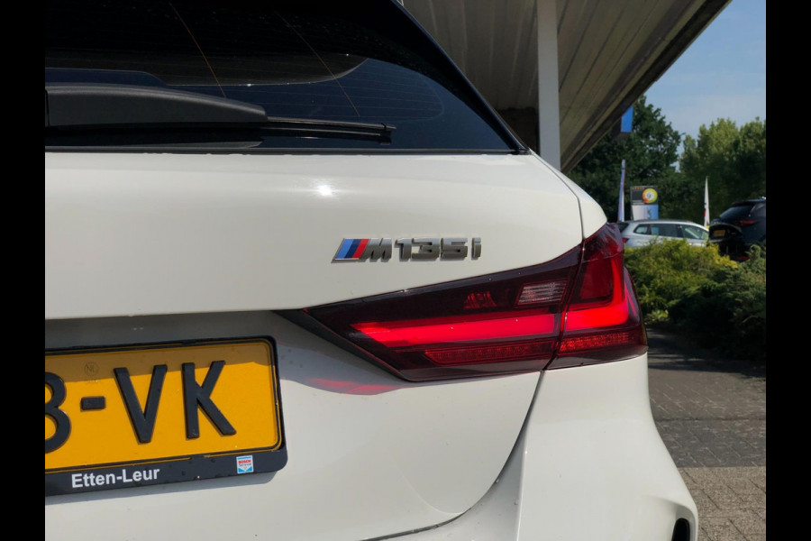 BMW 1-serie M135i xDrive High Executive 306 PK | Alcantara, 18'' M-Velgen, Navi, PDC, Cruise, M-Sport |