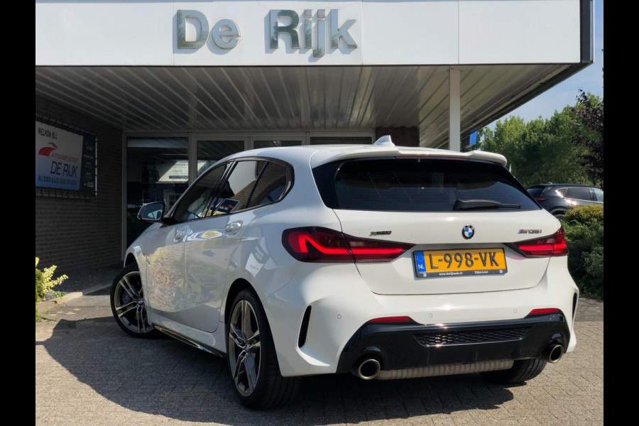 BMW 1-serie M135i xDrive High Executive 306 PK | Alcantara, 18'' M-Velgen, Navi, PDC, Cruise, M-Sport |