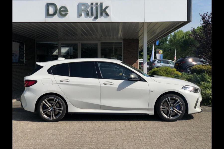 BMW 1-serie M135i xDrive High Executive 306 PK | Alcantara, 18'' M-Velgen, Navi, PDC, Cruise, M-Sport |
