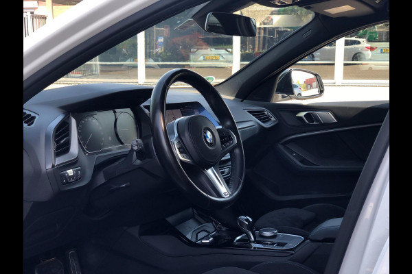 BMW 1-serie M135i xDrive High Executive 306 PK | Alcantara, 18'' M-Velgen, Navi, PDC, Cruise, M-Sport |