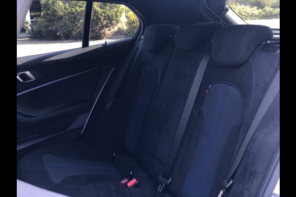 BMW 1-serie M135i xDrive High Executive 306 PK | Alcantara, 18'' M-Velgen, Navi, PDC, Cruise, M-Sport |