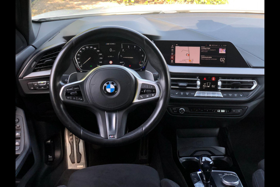 BMW 1-serie M135i xDrive High Executive 306 PK | Alcantara, 18'' M-Velgen, Navi, PDC, Cruise, M-Sport |
