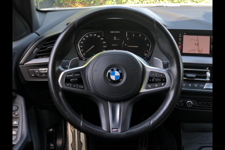 BMW 1-serie M135i xDrive High Executive 306 PK | Alcantara, 18'' M-Velgen, Navi, PDC, Cruise, M-Sport |