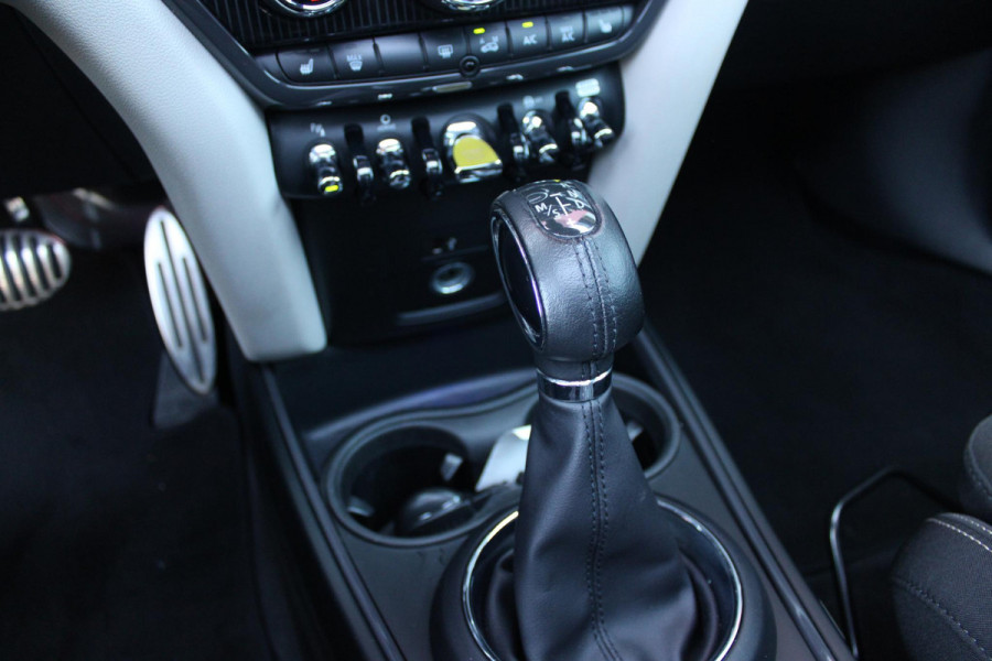MINI Countryman 2.0 Cooper S E 220PK AUTOMAAT ALL4 JCW | JOHN COOPER WORKS INTERIEUR | COMFORT ACCESS | PANORAMISCH SCHUIF/KANTELDAK | ACHTERUITRIJ CAMERA | PARKEERSENSOREN VOOR EN ACHTER | STOEL VERWARMING | SPORTSTOELEN JOHN COOPER WORKS | ADAPTIEVE LED KOPLAMPEN | ADAPTIVE CRUISE CONTROL | DAB+ RADIO | KARMAN KARDON AUDIO SYSTEM | HEAD UP DISPLAY | NAVIGATIE | DRAADLOZE APPLE CARPLAY | JOHN COOPER WORKS TRIM METALLICM LAK | ALL SEASON BANDEN | DRAADLOZE TELEFOONLADER |