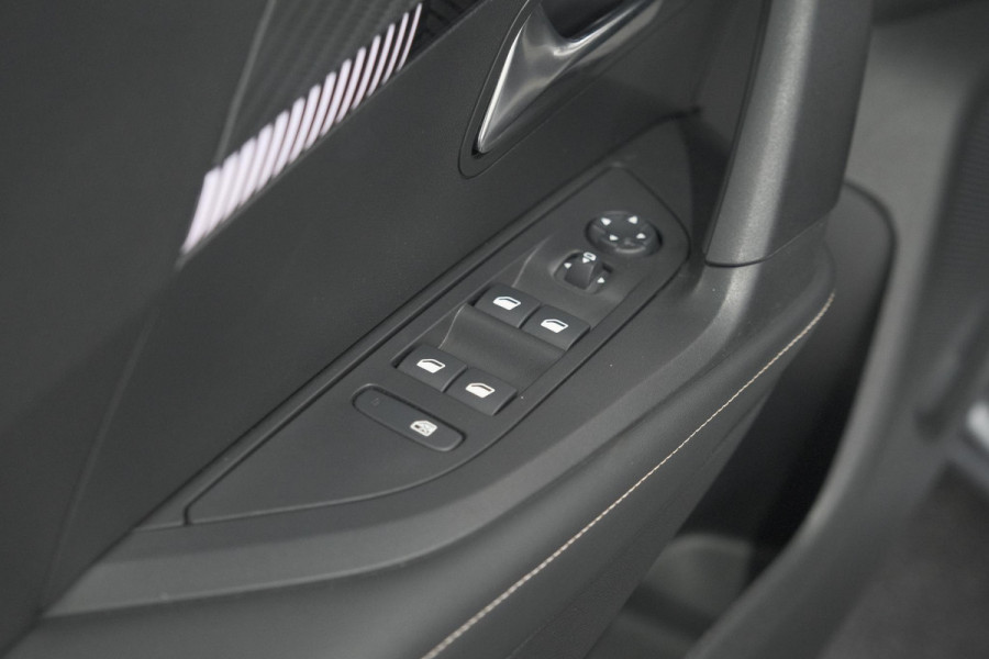 Peugeot 2008 PureTech 130 EAT8 Allure | Camera | Navigatie | Parkeersensoren | Apple Carplay