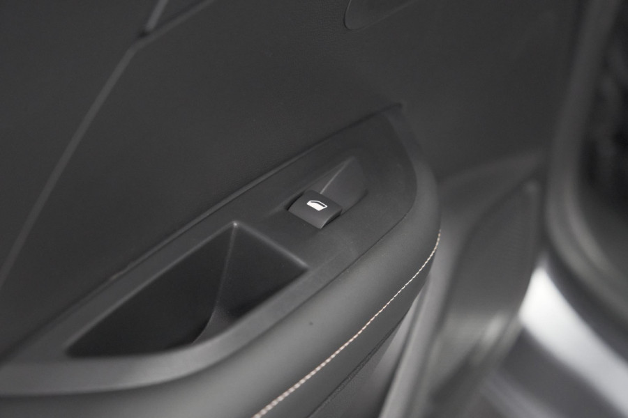 Peugeot 2008 PureTech 130 EAT8 Allure | Camera | Navigatie | Parkeersensoren | Apple Carplay