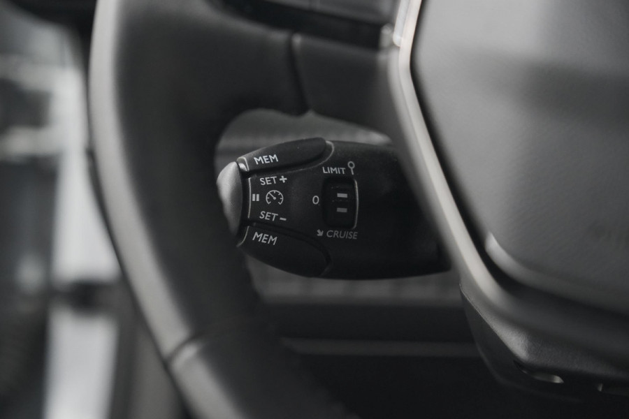Peugeot 2008 PureTech 130 EAT8 Allure | Camera | Navigatie | Parkeersensoren | Apple Carplay