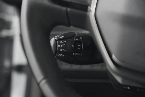 Peugeot 2008 PureTech 130 EAT8 Allure | Camera | Navigatie | Parkeersensoren | Apple Carplay