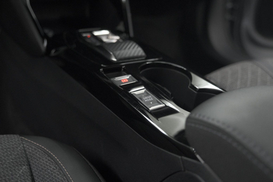 Peugeot 2008 PureTech 130 EAT8 Allure | Camera | Navigatie | Parkeersensoren | Apple Carplay