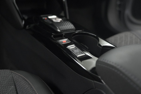 Peugeot 2008 PureTech 130 EAT8 Allure | Camera | Navigatie | Parkeersensoren | Apple Carplay