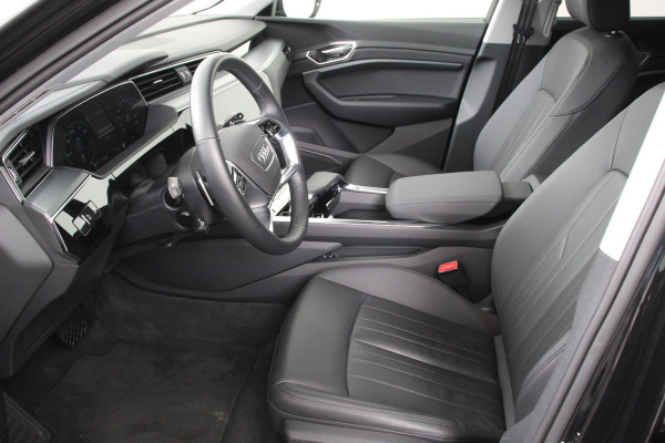Audi e-tron e-tron 55 quattro Navigatie Climate Control 4 zone's Leder Virtuele Cockpit Cruise control adaptief Camera Parkeer sensoren Lichtmetalen Velgen 19"