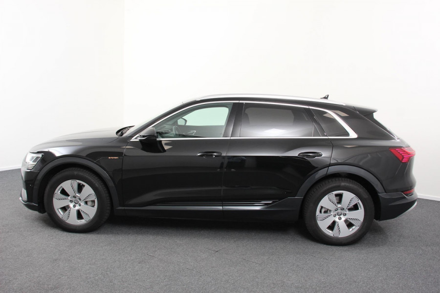 Audi e-tron e-tron 55 quattro Navigatie Climate Control 4 zone's Leder Virtuele Cockpit Cruise control adaptief Camera Parkeer sensoren Lichtmetalen Velgen 19"
