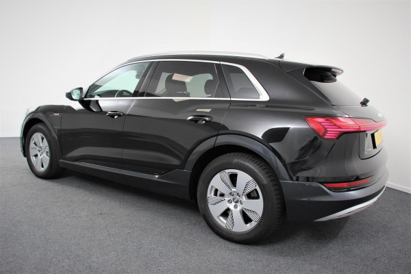 Audi e-tron e-tron 55 quattro Navigatie Climate Control 4 zone's Leder Virtuele Cockpit Cruise control adaptief Camera Parkeer sensoren Lichtmetalen Velgen 19"