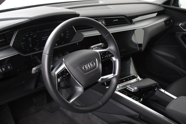 Audi e-tron e-tron 55 quattro Navigatie Climate Control 4 zone's Leder Virtuele Cockpit Cruise control adaptief Camera Parkeer sensoren Lichtmetalen Velgen 19"
