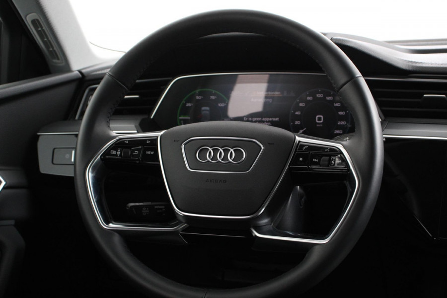 Audi e-tron e-tron 55 quattro Navigatie Climate Control 4 zone's Leder Virtuele Cockpit Cruise control adaptief Camera Parkeer sensoren Lichtmetalen Velgen 19"