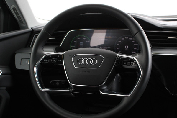 Audi e-tron e-tron 55 quattro Navigatie Climate Control 4 zone's Leder Virtuele Cockpit Cruise control adaptief Camera Parkeer sensoren Lichtmetalen Velgen 19"