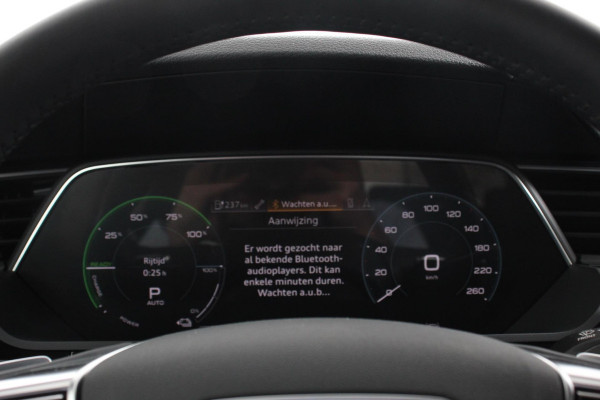 Audi e-tron e-tron 55 quattro Navigatie Climate Control 4 zone's Leder Virtuele Cockpit Cruise control adaptief Camera Parkeer sensoren Lichtmetalen Velgen 19"