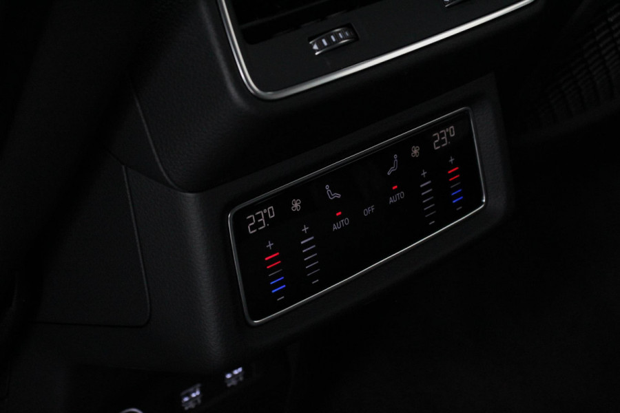 Audi e-tron e-tron 55 quattro Navigatie Climate Control 4 zone's Leder Virtuele Cockpit Cruise control adaptief Camera Parkeer sensoren Lichtmetalen Velgen 19"