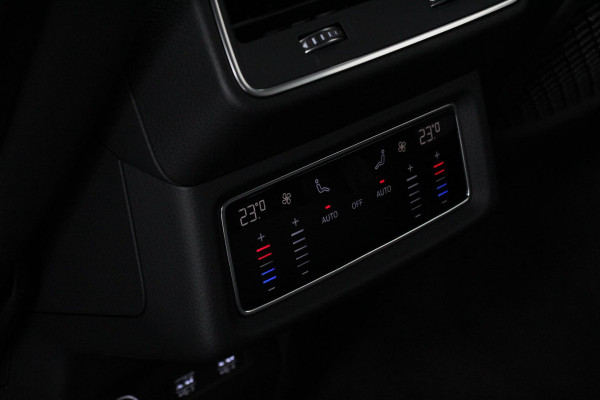 Audi e-tron e-tron 55 quattro Navigatie Climate Control 4 zone's Leder Virtuele Cockpit Cruise control adaptief Camera Parkeer sensoren Lichtmetalen Velgen 19"