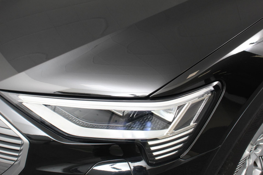 Audi e-tron e-tron 55 quattro Navigatie Climate Control 4 zone's Leder Virtuele Cockpit Cruise control adaptief Camera Parkeer sensoren Lichtmetalen Velgen 19"