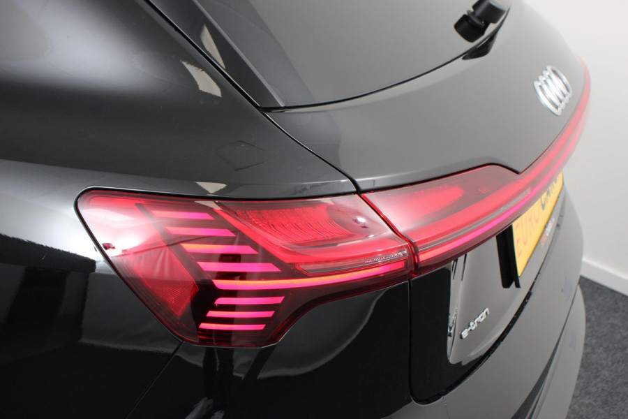 Audi e-tron e-tron 55 quattro Navigatie Climate Control 4 zone's Leder Virtuele Cockpit Cruise control adaptief Camera Parkeer sensoren Lichtmetalen Velgen 19"