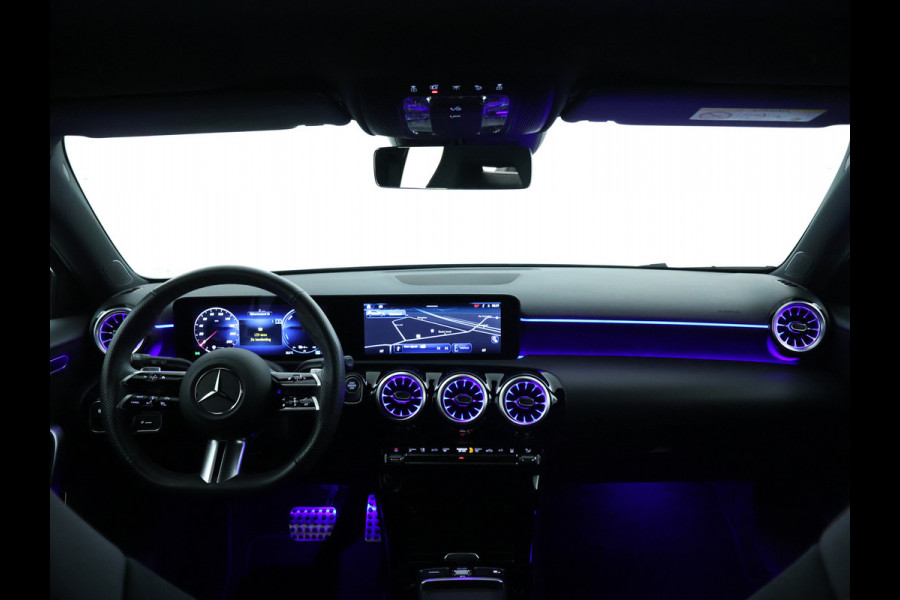 Mercedes-Benz A-Klasse 250 e AMG Line | AMG Line Advanced Plus | Night Pakket | Trekhaak | Sfeerverlichting | Stuur en Stoelverwarming | Inclusief 24 maanden MB Certified garantie voor Europa.