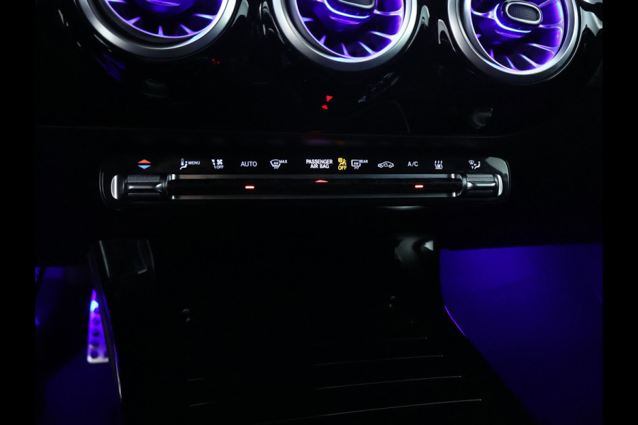 Mercedes-Benz A-Klasse 250 e AMG Line | AMG Line Advanced Plus | Night Pakket | Trekhaak | Sfeerverlichting | Stuur en Stoelverwarming | Inclusief 24 maanden MB Certified garantie voor Europa.