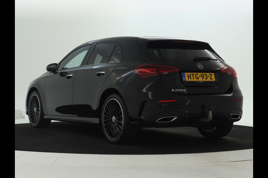 Mercedes-Benz A-Klasse 250 e AMG Line | AMG Line Advanced Plus | Night Pakket | Trekhaak | Sfeerverlichting | Stuur en Stoelverwarming | Inclusief 24 maanden MB Certified garantie voor Europa.