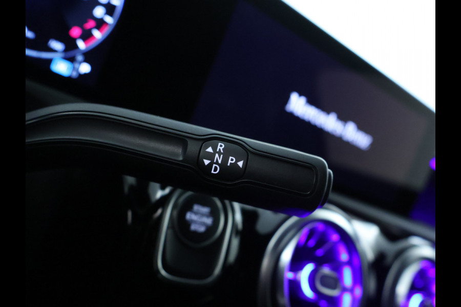 Mercedes-Benz A-Klasse 250 e AMG Line | AMG Line Advanced Plus | Night Pakket | Trekhaak | Sfeerverlichting | Stuur en Stoelverwarming | Inclusief 24 maanden MB Certified garantie voor Europa.