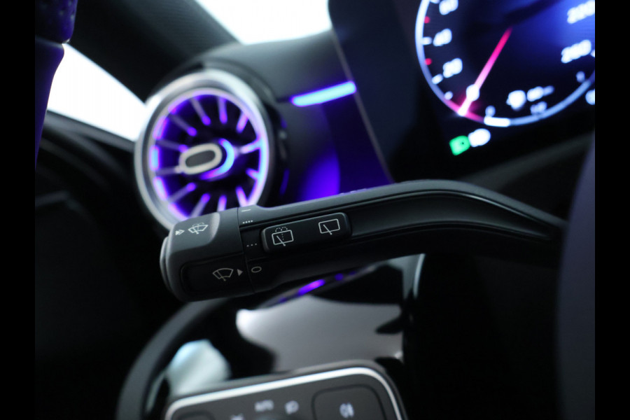 Mercedes-Benz A-Klasse 250 e AMG Line | AMG Line Advanced Plus | Night Pakket | Trekhaak | Sfeerverlichting | Stuur en Stoelverwarming | Inclusief 24 maanden MB Certified garantie voor Europa.