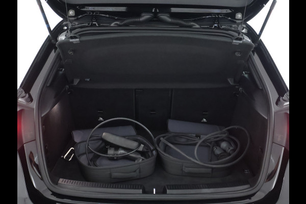 Mercedes-Benz A-Klasse 250 e AMG Line | AMG Line Advanced Plus | Night Pakket | Trekhaak | Sfeerverlichting | Stuur en Stoelverwarming | Inclusief 24 maanden MB Certified garantie voor Europa.