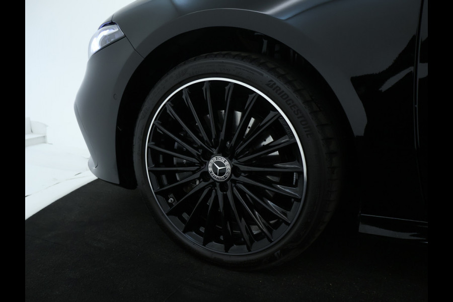 Mercedes-Benz A-Klasse 250 e AMG Line | AMG Line Advanced Plus | Night Pakket | Trekhaak | Sfeerverlichting | Stuur en Stoelverwarming | Inclusief 24 maanden MB Certified garantie voor Europa.