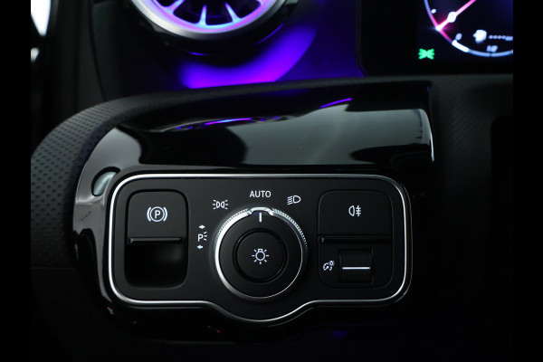 Mercedes-Benz A-Klasse 250 e AMG Line | AMG Line Advanced Plus | Night Pakket | Trekhaak | Sfeerverlichting | Stuur en Stoelverwarming | Inclusief 24 maanden MB Certified garantie voor Europa.