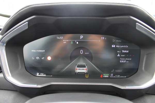 Lynk & Co 01 261PK Automaat Adaptieve Cruise Control / Elektrisch verstelbare voorstoelen / BLIS / Stoelverwarming / Climate Control / Parkeersensoren met 360 gradencamera / Regensensor