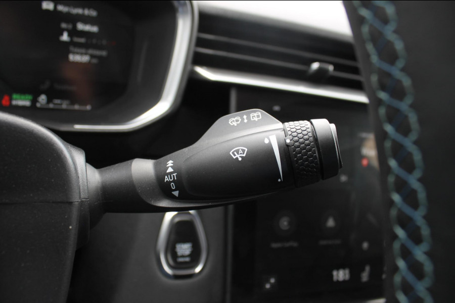 Lynk & Co 01 261PK Automaat Adaptieve Cruise Control / Elektrisch verstelbare voorstoelen / BLIS / Stoelverwarming / Climate Control / Parkeersensoren met 360 gradencamera / Regensensor